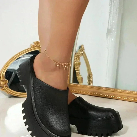 Black Women's Thick-Soled Height-Enhancing Closed-Toe Plastic Slippers - Picture 3 of 5